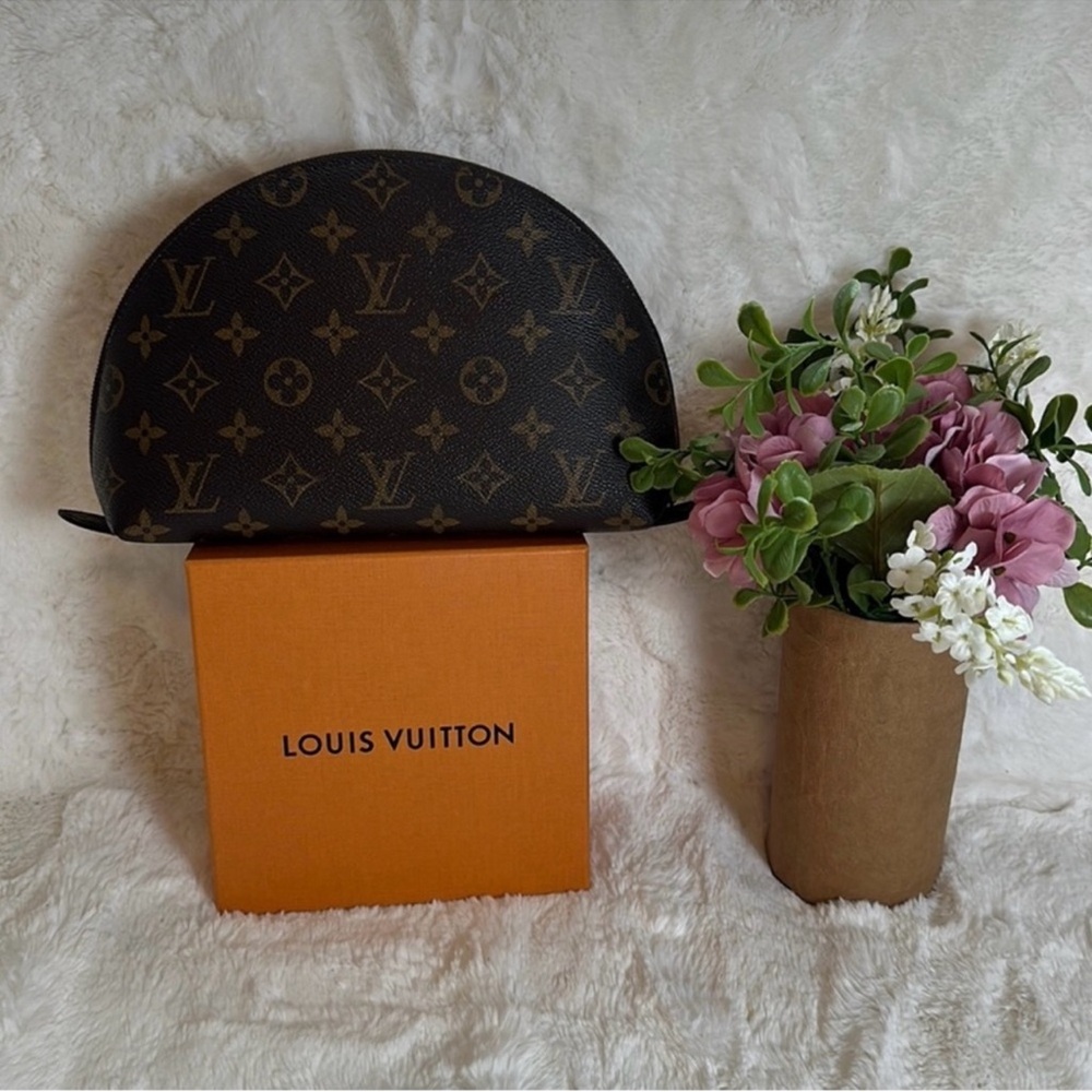 Louis Vuitton Trousse Demi Ronde